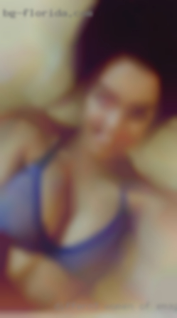 Differnt women of emagise nude pussy near Tualatin.