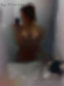 Looking at naked milfs buttock from Westlake Ohio.